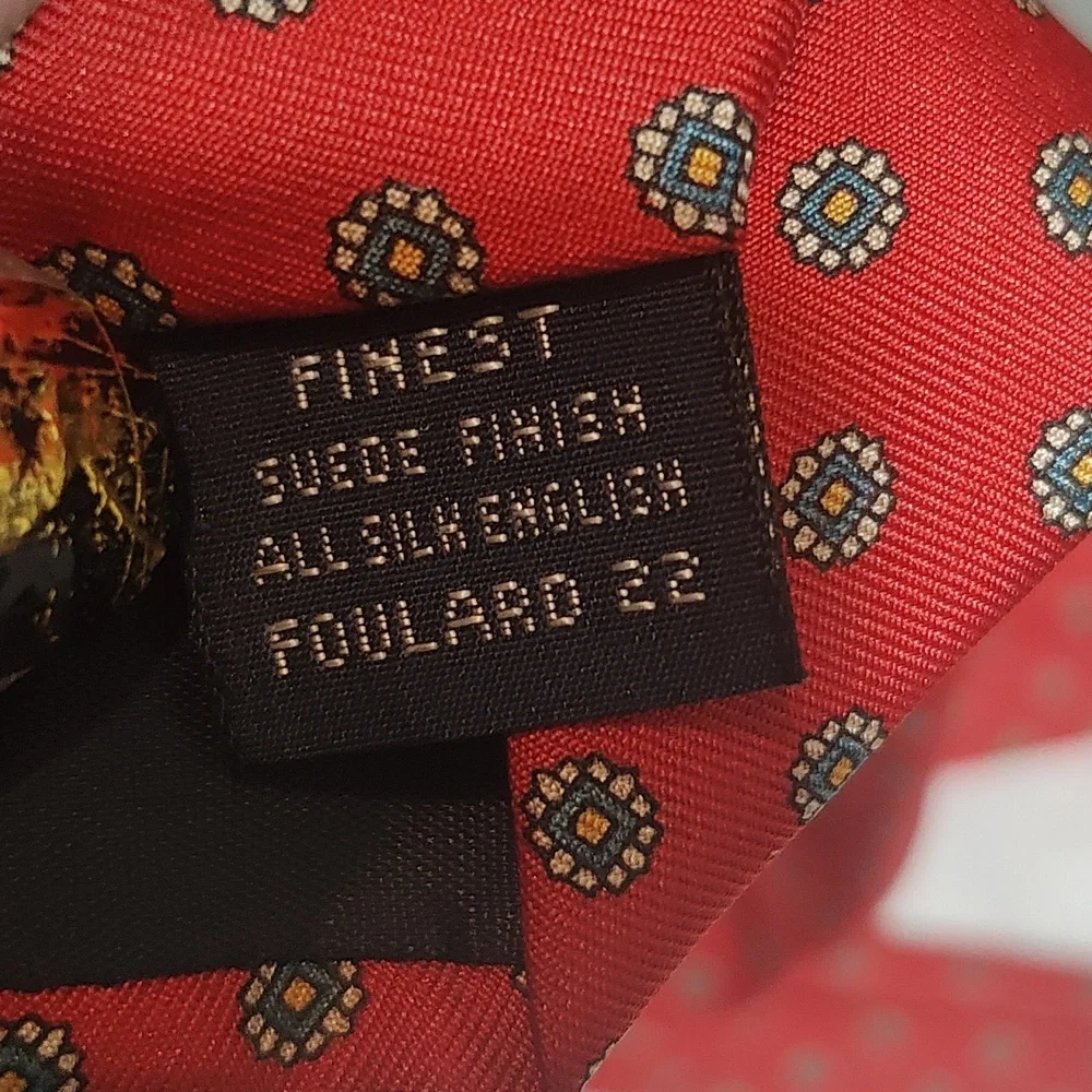 Classic Red Floral Men's Tie. All silk. - Picture 3 of 6